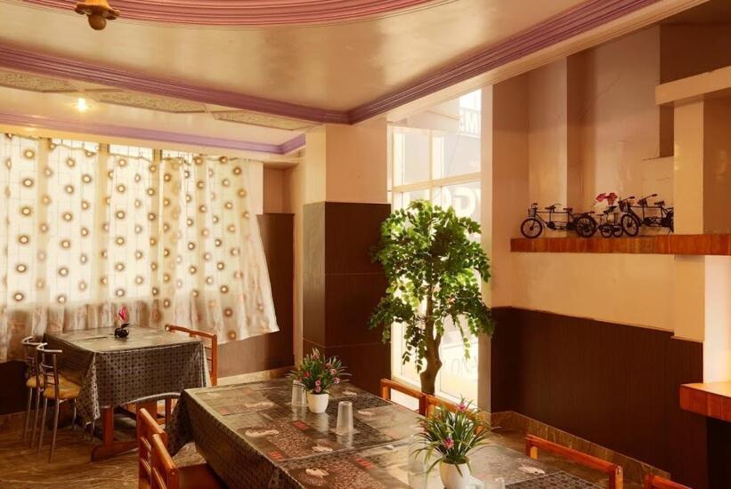 Hotel Assembly Шиллонг Екстер'єр фото