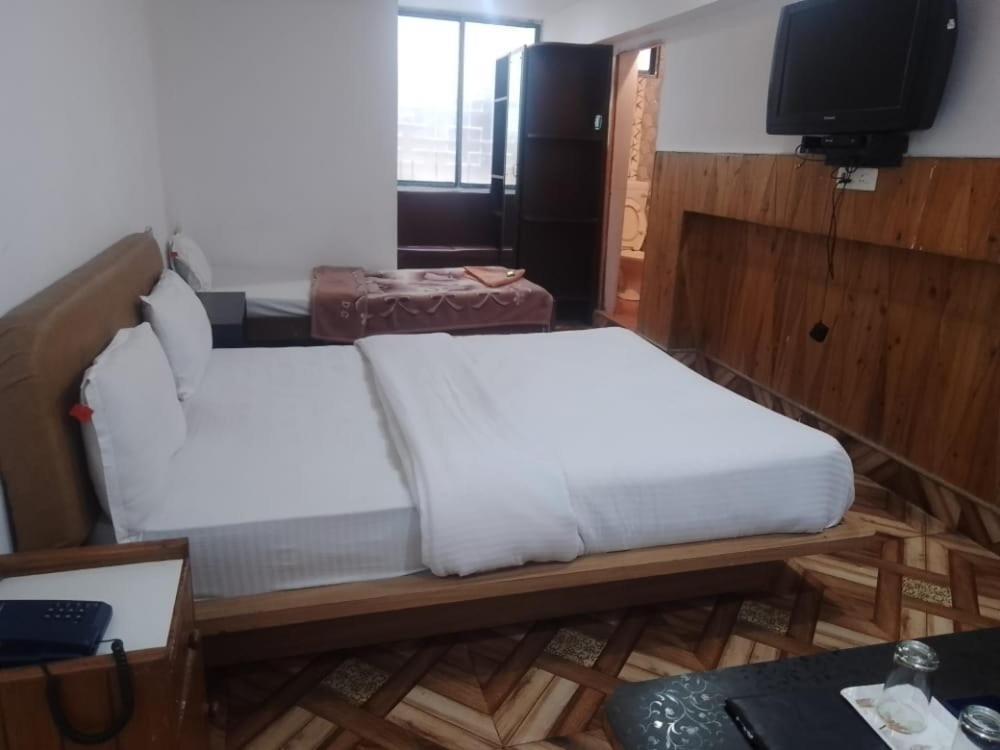 Hotel Assembly Шиллонг Екстер'єр фото