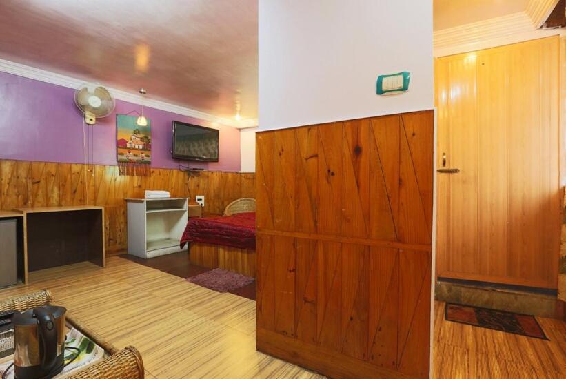 Hotel Assembly Шиллонг Екстер'єр фото