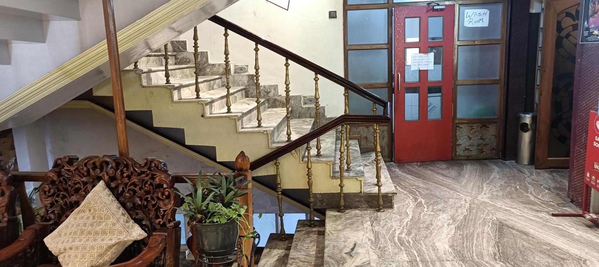 Hotel Assembly Шиллонг Екстер'єр фото