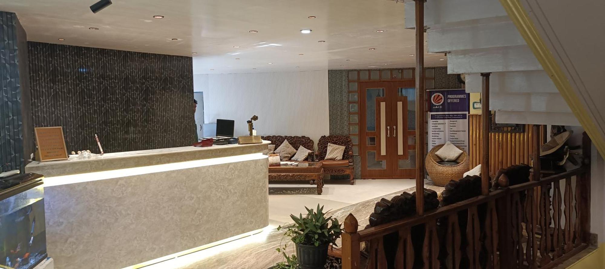 Hotel Assembly Шиллонг Екстер'єр фото