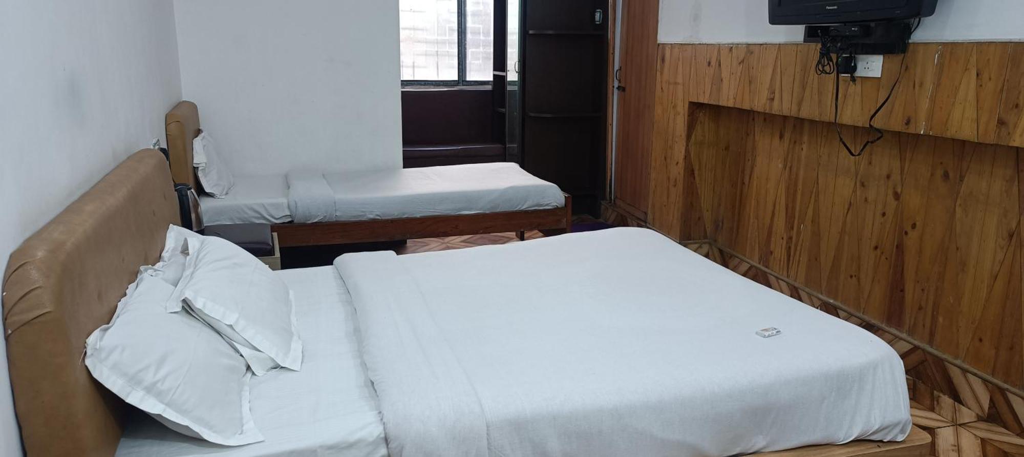 Hotel Assembly Шиллонг Екстер'єр фото