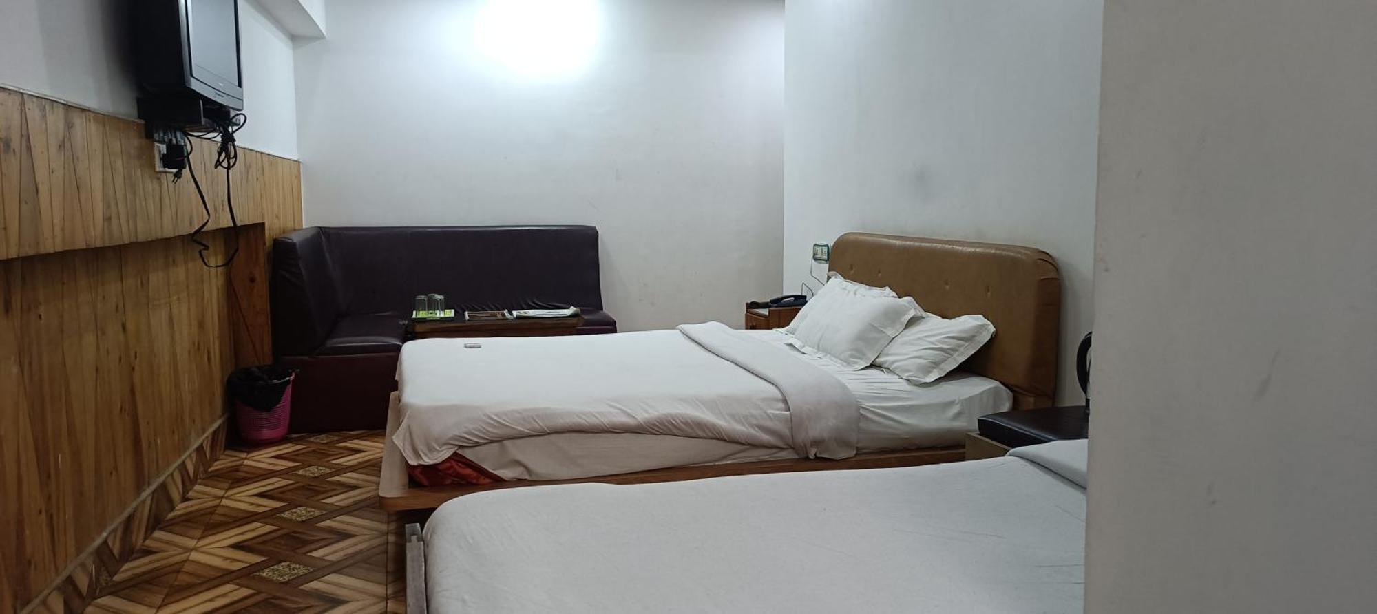 Hotel Assembly Шиллонг Екстер'єр фото