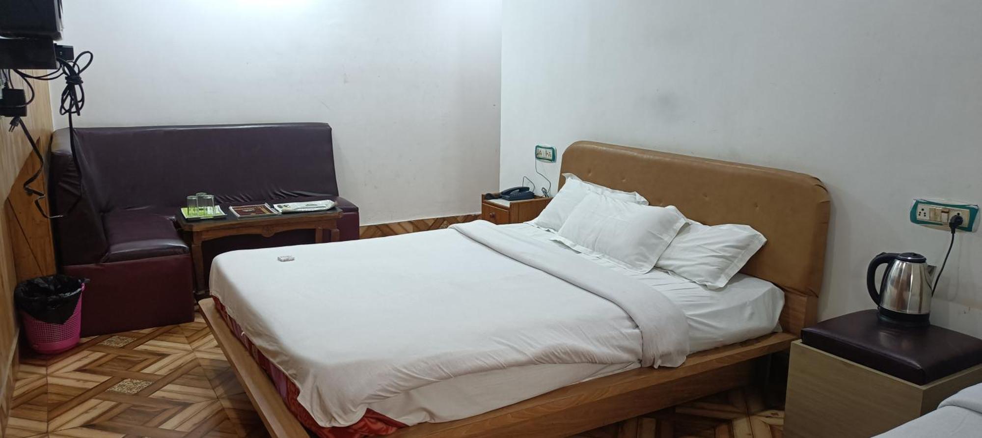 Hotel Assembly Шиллонг Екстер'єр фото