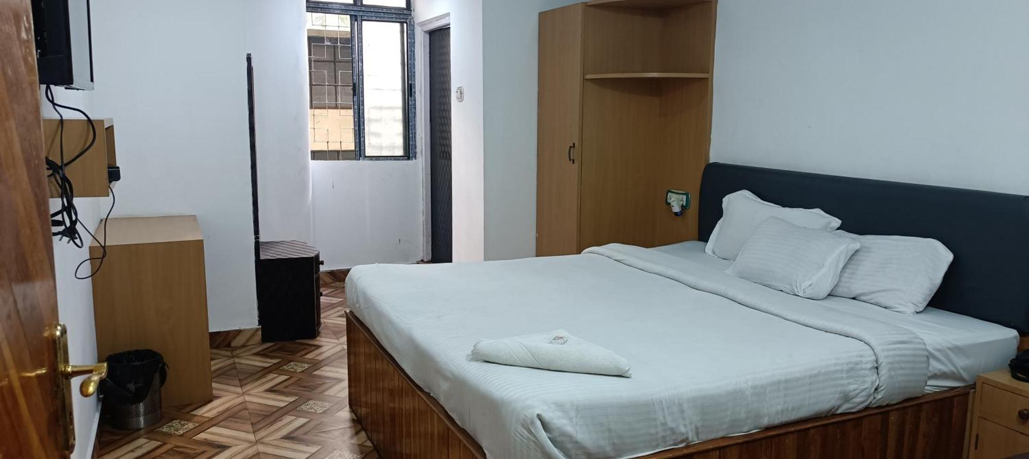Hotel Assembly Шиллонг Екстер'єр фото