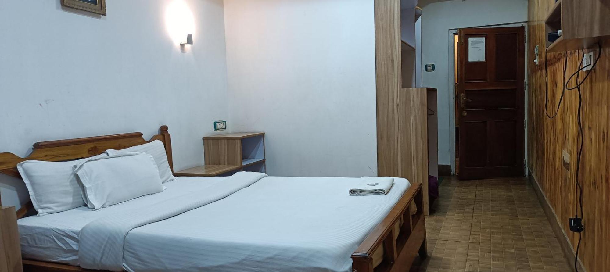 Hotel Assembly Шиллонг Екстер'єр фото