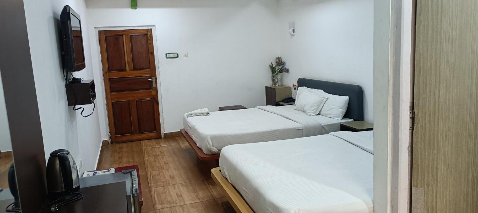 Hotel Assembly Шиллонг Екстер'єр фото